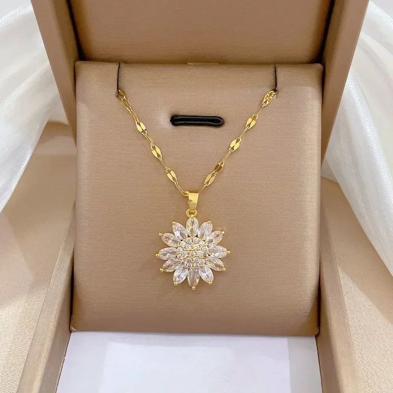 COLLIER FLEUR BLANCHE PERLÉ EN ACIER INOXYDABLE