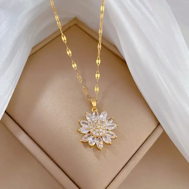 COLLIER FLEUR BLANCHE PERLÉ EN ACIER INOXYDABLE