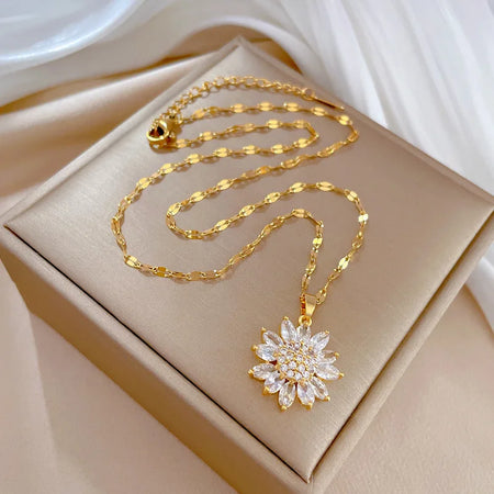 COLLIER FLEUR BLANCHE PERLÉ EN ACIER INOXYDABLE